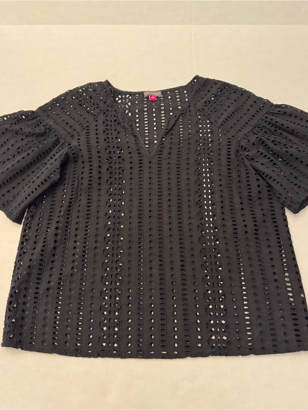 Vince Camuto Women’s Black Eyelet V-Neck Short Ruffle Sleeve Top  Small